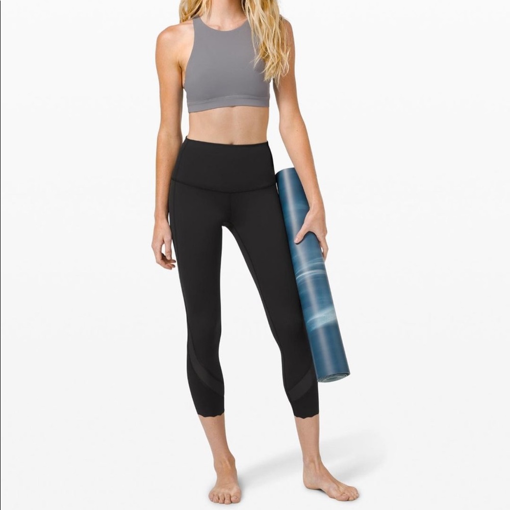 Lululemon Wunder Under Scallop in Black Size 6